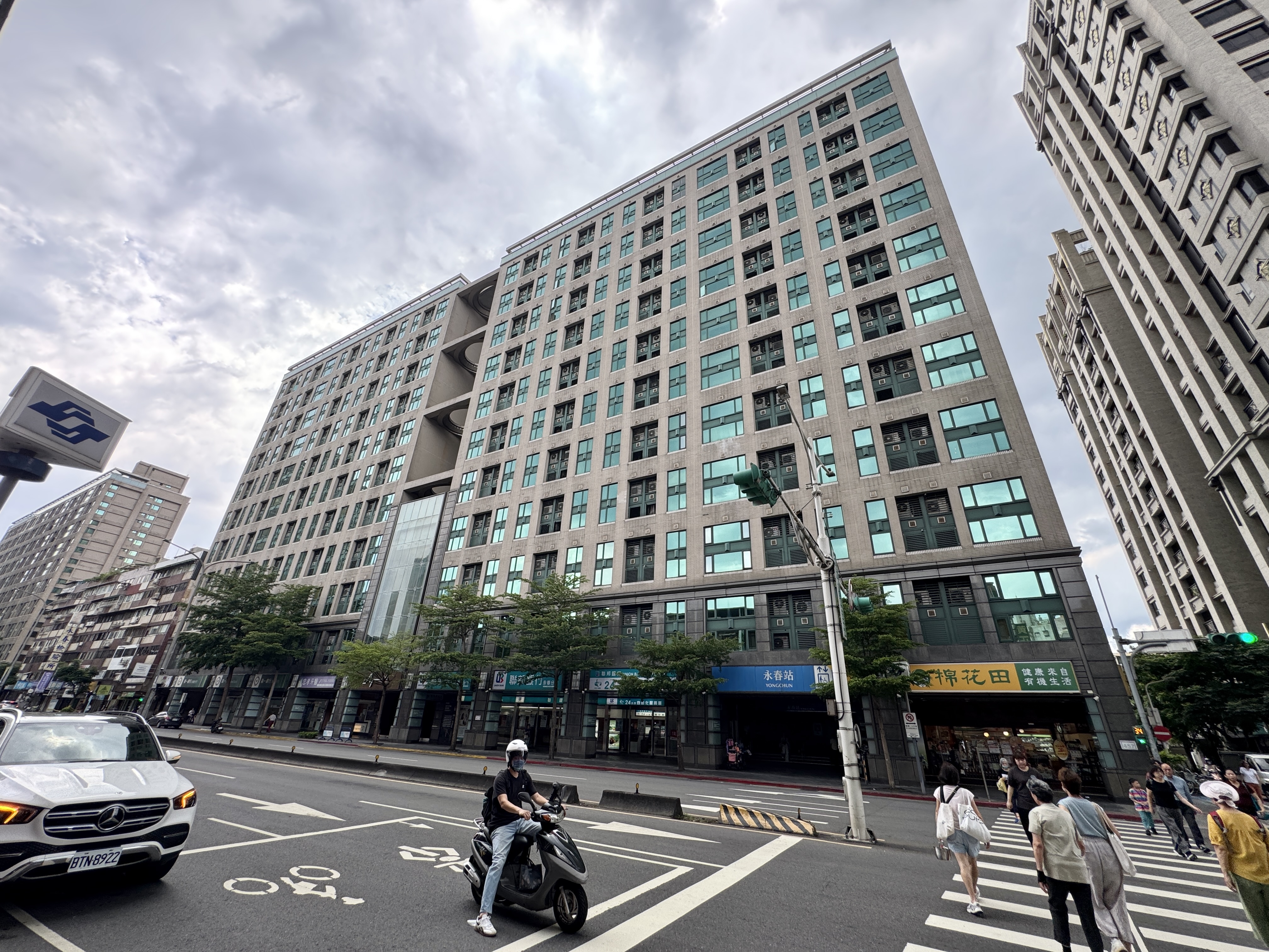EAT國際館建築外觀與街道環境